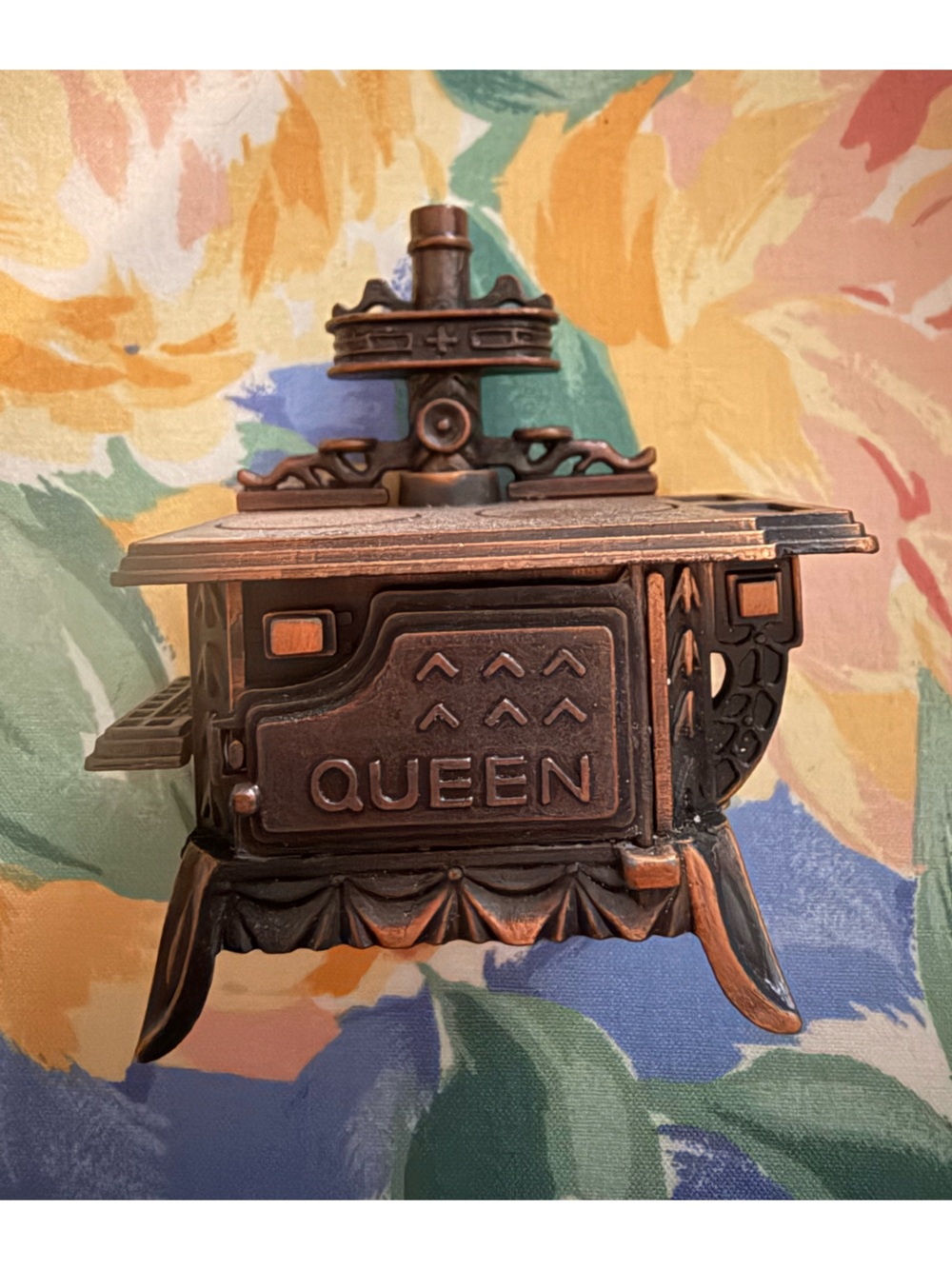 Vintage Die Cast QUEEN Stove Pencil Sharpener